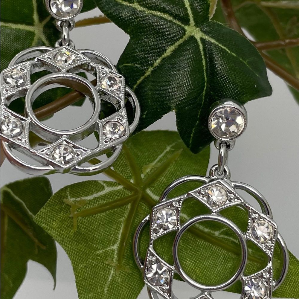 Vintage Sarah Coventry Dangling Drop Rhinestone Clip Earrings - Picture 4 of 13